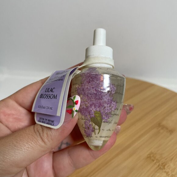 Bath & Body Works White Barn Lilac Blossom Single Wallflower Refill Bulb - Picture 2 of 4